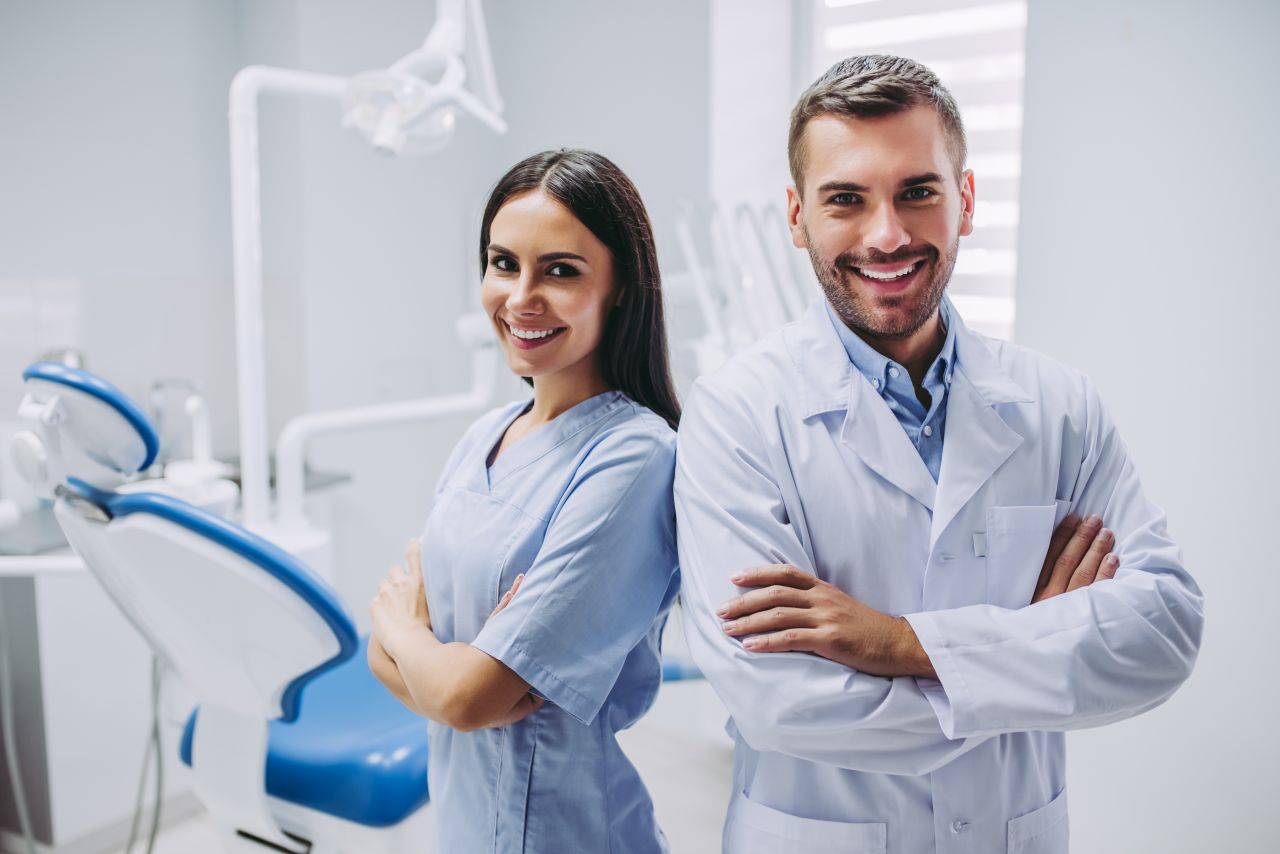 Protetyka zębowa – czym jest i jak może pomóc pacjentom stomatologa?